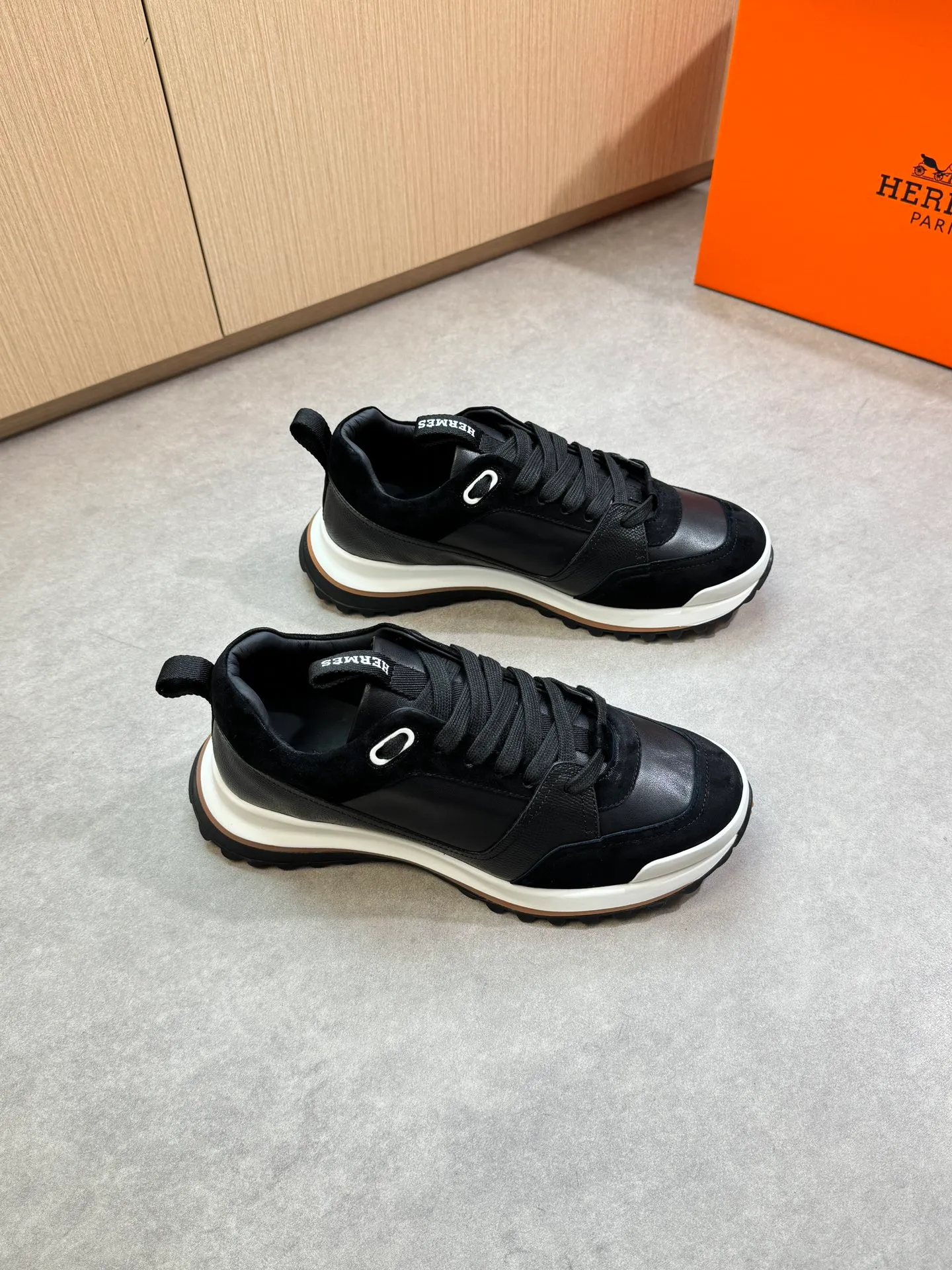 Men's shoes 💰740 [HERMES] Hermès - High-end quality original single casual sports shoes - Upper: 🔝 Nappa calfskin, palm-print cowhide, suede sheepskin leather, tongue. Heel. Brand logo webbing - Lining: brand canvas, foot pad; water-dyed cowhide - Outsole: ultra-light T men's shoes 💰U foam rubber; two-color molded outsole -Ultra-high quality control·Fine workmanship: highlighted (high-end·nobility·grade) -Size: 39-44 (38, 45, can be customized)·0118